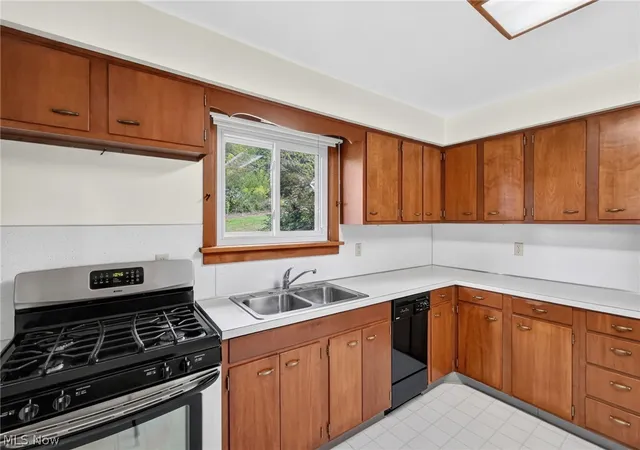 Photo 4 of Sale Pending at 415 Liberty St, Shreve, OH 44676 | MLS# 5242748 | Listing updated on 2026-09-11