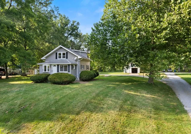 Photo 2 of Sale Pending at 3071 Farmdale Rd, Akron, OH 44312 | MLS# 5242717 | Listing updated on 2026-09-11