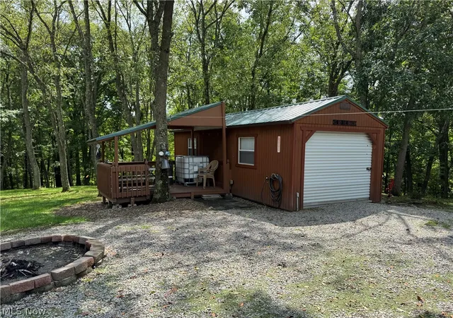 Photo 2 of Single family home for sale at 16462 Dunn Rd, East Liverpool, OH 43920 | MLS# 5242679 | Listing updated on 2026-09-06