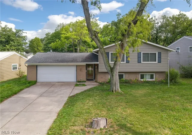 Photo 1 of Single family home for sale at 364 Wallace Dr, Berea, OH 44017 | MLS# 5241294 | Listing updated on 2026-09-23