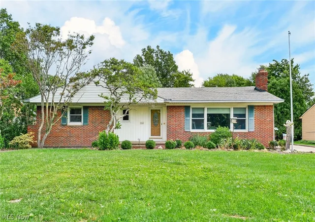 Photo 2 of Single family home for sale at 1887 Brainard Rd, Cleveland, OH 44124 | MLS# 5242362 | Listing updated on 2026-09-09