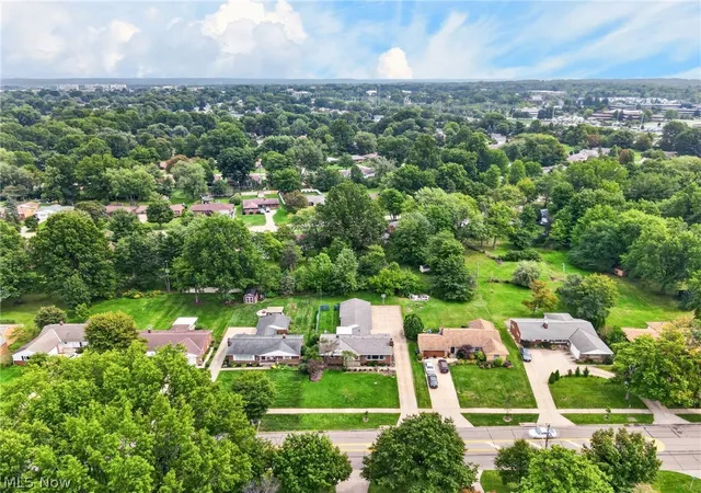 Photo 4 of Single family home for sale at 1887 Brainard Rd, Cleveland, OH 44124 | MLS# 5242362 | Listing updated on 2026-09-18