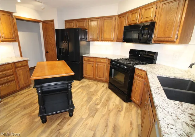 Photo 2 of Single family home for sale at 138 Loyola Dr, Elyria, OH 44035 | MLS# 5232694 | Listing updated on 2026-09-06