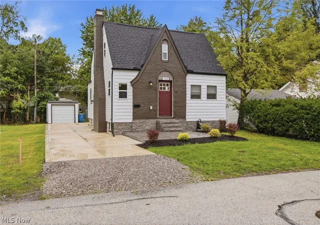 Single family home for sale at 766 Cherokee Trl, Willoughby, OH 44094 | MLS# 5242640