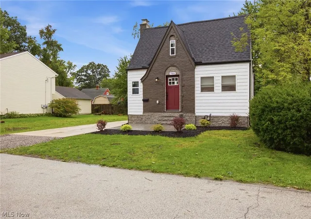 Photo 2 of Single family home for sale at 766 Cherokee Trl, Willoughby, OH 44094 | MLS# 5242640 | Listing updated on 2026-09-09