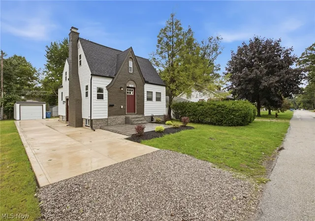 Photo 2 of Single family home for sale at 766 Cherokee Trl, Willoughby, OH 44094 | MLS# 5242640 | Listing updated on 2026-09-09