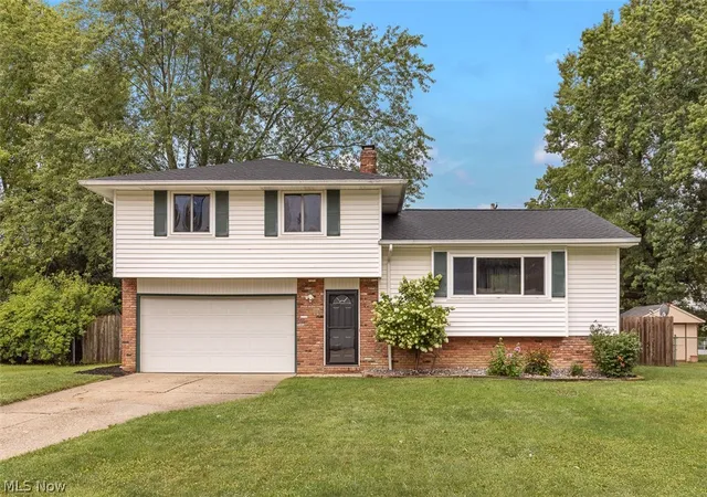Photo 1 of Sale Pending at 8902 Lincolnshire Blvd, Strongsville, OH 44149 | MLS# 5242694 | Listing updated on 2026-09-10