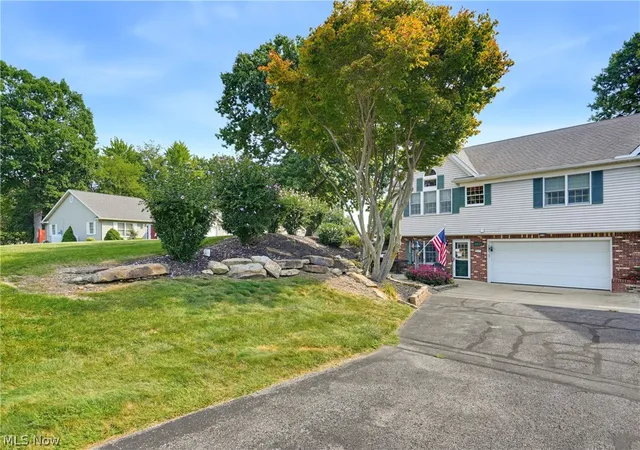 Photo 3 of Condo for sale at 4035 Woodlands Dr, Vermilion, OH 44089 | MLS# 5242329 | Listing updated on 2026-09-11