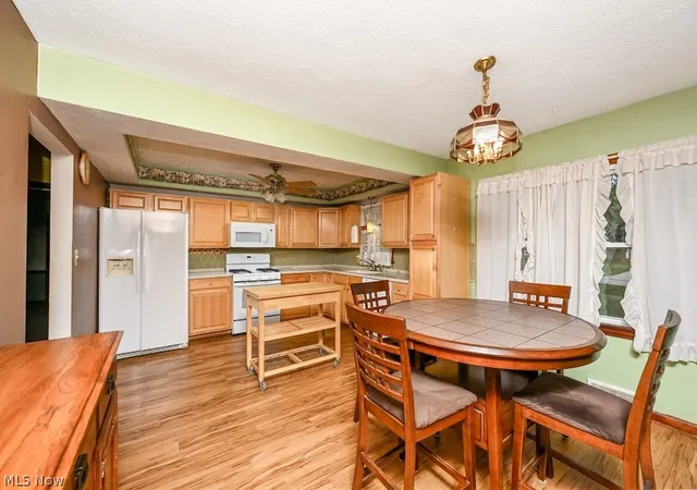 Photo 3 of Single family home for sale at 490 Bonshire Rd, Green, OH 44319 | MLS# 5242571 | Listing updated on 2026-09-06
