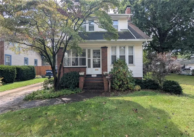 Photo 1 of Sale Pending at 1611 Byron Ave Sw, Massillon, OH 44647 | MLS# 5242153 | Listing updated on 2026-09-11