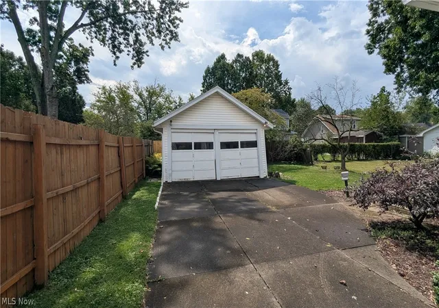 Photo 3 of Sale Pending at 1611 Byron Ave SW, Massillon, OH 44647 | MLS# 5242153 | Listing updated on 2026-09-11
