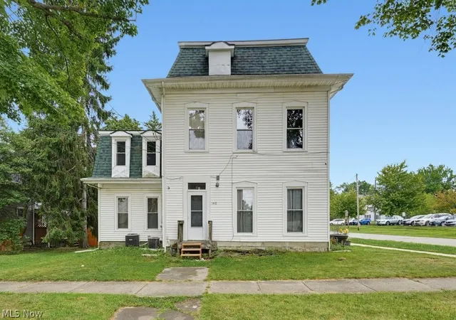 Photo 1 of Single family home for sale at 140 N Walnut St, Ravenna, OH 44266 | MLS# 5242568 | Listing updated on 2026-09-06
