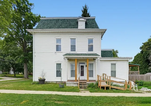 Photo 2 of Single family home for sale at 140 N Walnut St, Ravenna, OH 44266 | MLS# 5242568 | Listing updated on 2026-09-06