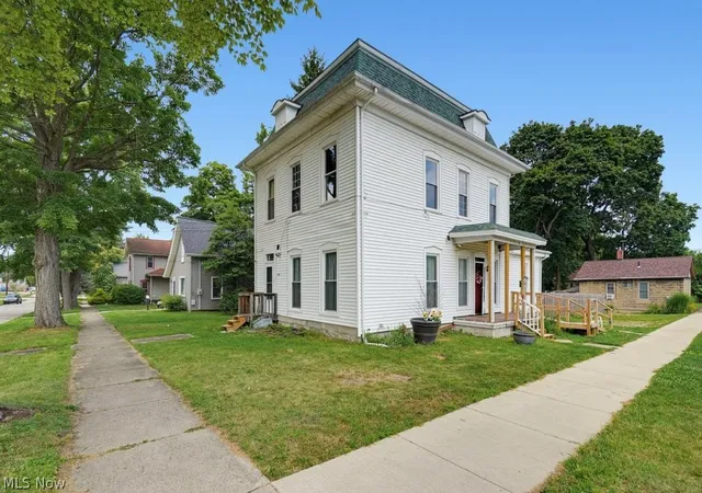 Photo 3 of Single family home for sale at 140 N Walnut St, Ravenna, OH 44266 | MLS# 5242568 | Listing updated on 2026-09-06