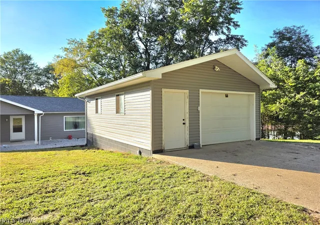 Photo 3 of Single family home for sale at 2372 Oak Grv Ext Rd, Saint Marys, WV 26170 | MLS# 5242805 | Listing updated on 2026-09-08