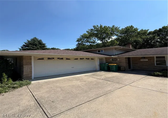 Single family home for sale at 5487 Beacon Hl Ct, Independence, OH 44131 | MLS# 5242377