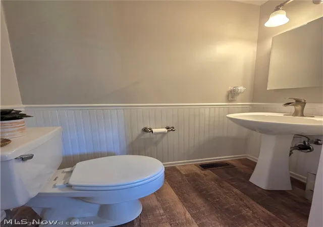 Photo 3 of Sale Pending at 10095 Regatta Trl, Aurora, OH 44202 | MLS# 5241135 | Listing updated on 2026-09-26