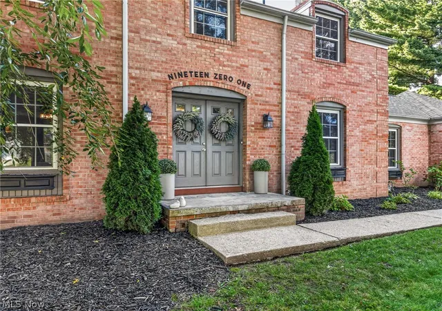 Photo 2 of Sale Pending at 1901 Devonshire Dr Nw, Canton, OH 44708 | MLS# 5242820 | Listing updated on 2026-09-14