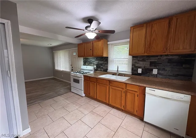 Photo 2 of Sale Pending at 625 Delaware Ave, Elyria, OH 44035 | MLS# 5241595 | Listing updated on 2026-09-10