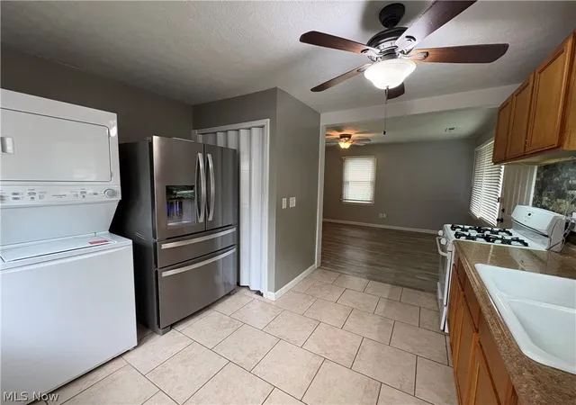 Photo 2 of Sale Pending at 625 Delaware Ave, Elyria, OH 44035 | MLS# 5241595 | Listing updated on 2026-09-10