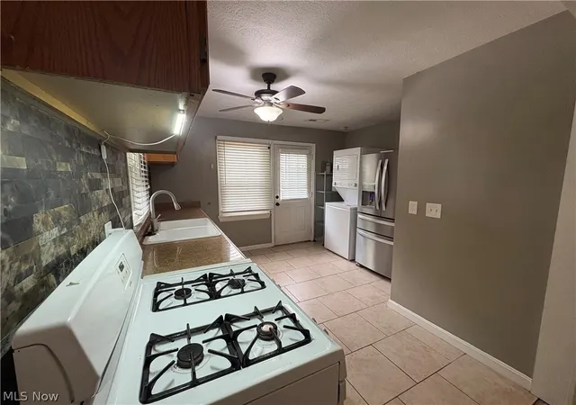 Photo 3 of Sale Pending at 625 Delaware Ave, Elyria, OH 44035 | MLS# 5241595 | Listing updated on 2026-09-10