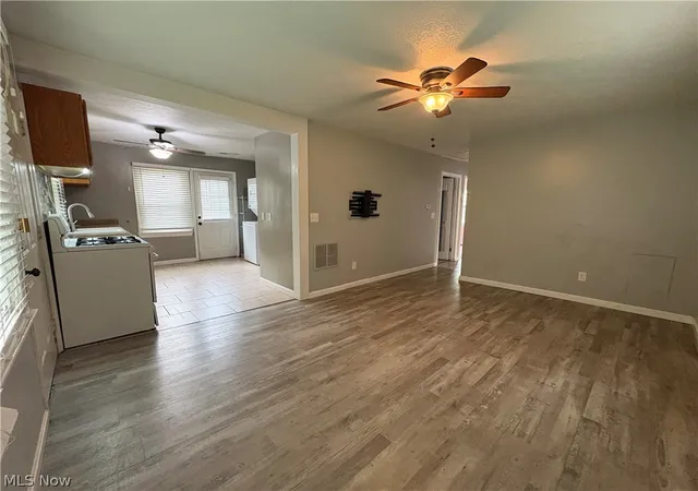 Photo 4 of Sale Pending at 625 Delaware Ave, Elyria, OH 44035 | MLS# 5241595 | Listing updated on 2026-09-10