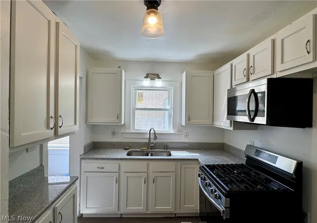 Photo 3 of Single family home for sale at 1670 Williams St, Cuyahoga Falls, OH 44221 | MLS# 5242858 | Listing updated on 2026-09-07