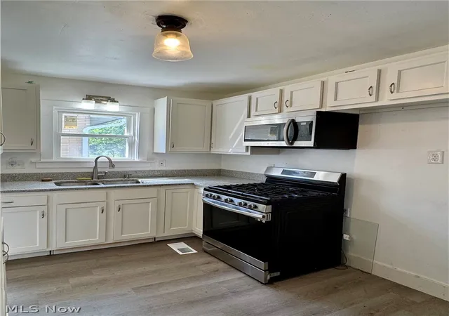 Photo 3 of Single family home for sale at 1670 Williams St, Cuyahoga Falls, OH 44221 | MLS# 5242858 | Listing updated on 2026-09-07