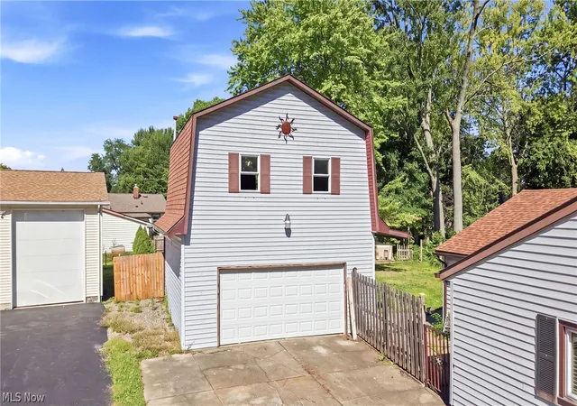 Photo 4 of Single family home for sale at 238 Marcia Dr, Youngstown, OH 44515 | MLS# 5242770 | Listing updated on 2026-09-15