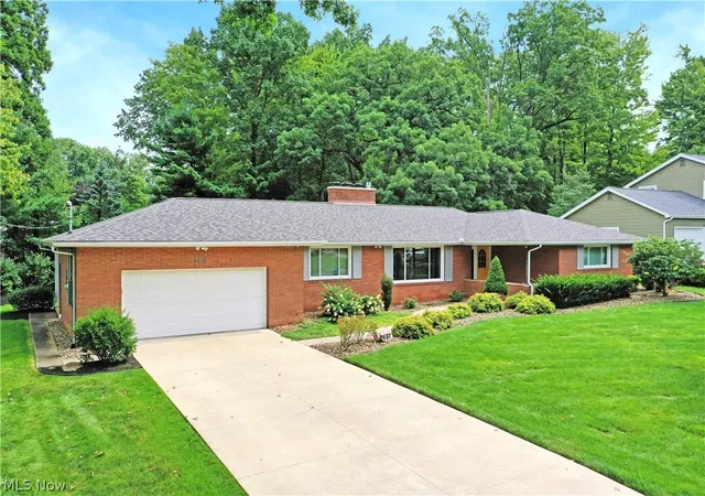 Photo 2 of Single family home for sale at 8637 Squirrel Hl Dr Ne, Warren, OH 44484 | MLS# 5242607 | Listing updated on 2026-09-07