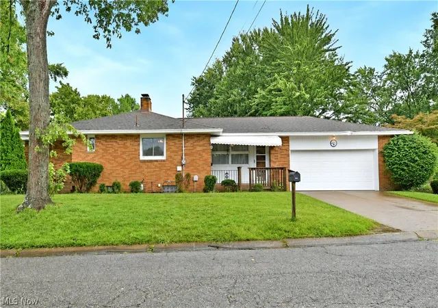 Single family home for sale at 1265 North Rd NE, Warren, OH 44483 | MLS# 5242794