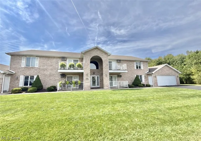 Photo 1 of Condo for sale at 841 Auburn Hills Dr #4, Youngstown, OH 44512 | MLS# 5242666 | Listing updated on 2026-09-11