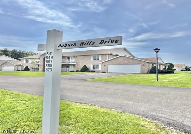 Photo 2 of Condo for sale at 841 Auburn Hills Dr #4, Youngstown, OH 44512 | MLS# 5242666 | Listing updated on 2026-09-11