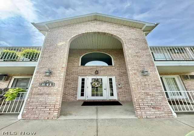 Photo 3 of Condo for sale at 841 Auburn Hills Dr #4, Youngstown, OH 44512 | MLS# 5242666 | Listing updated on 2026-09-11