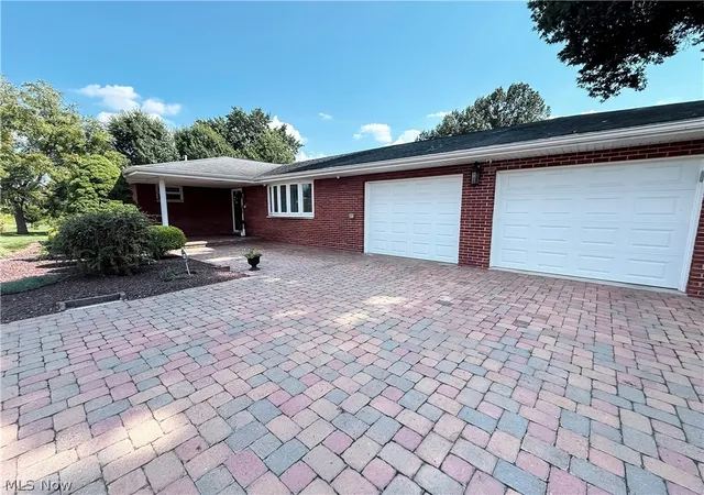 Photo 3 of Single family home for sale at 3010 Northwestern Pike, Parkersburg, WV 26101 | MLS# 5242705 | Listing updated on 2026-09-20