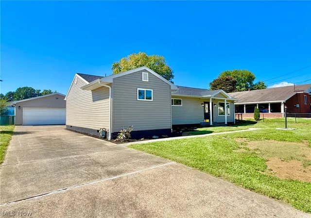 Photo 4 of Single family home for sale at 716 57th Street, Vienna, WV 26105 | MLS# 5242897 | Listing updated on 2026-09-28