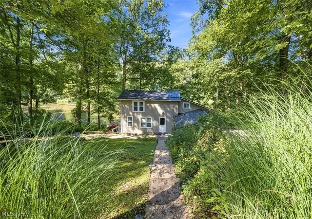 Photo 3 of Single family home for sale at 505 Stony Lake Dr, Carrollton, OH 44615 | MLS# 5242915 | Listing updated on 2026-10-03