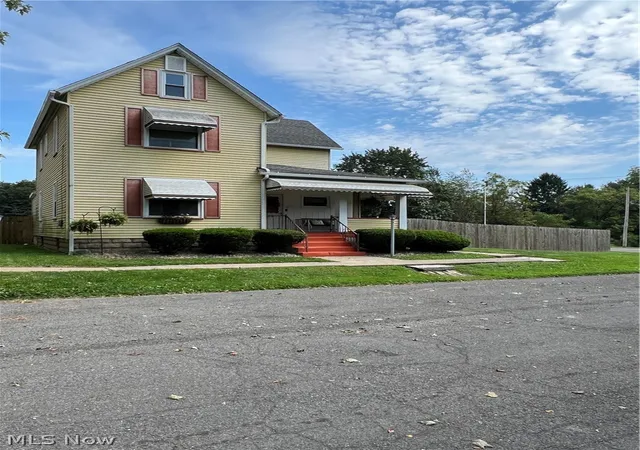 Single family home for sale at 108 Thomas St, East Palestine, OH 44413 | MLS# 5241558