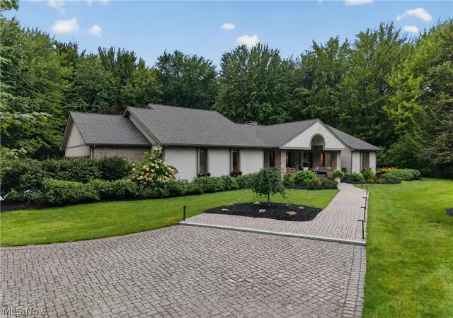 Photo 2 of Sale Pending at 180 Huntington Trl, Cortland, OH 44410 | MLS# 5242860 | Listing updated on 2026-09-17