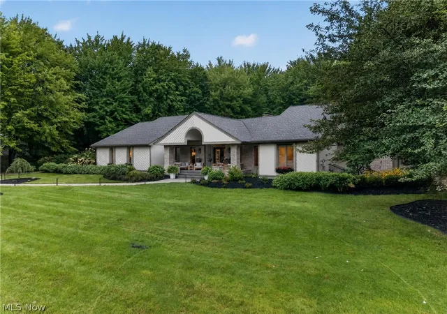 Photo 3 of Sale Pending at 180 Huntington Trl, Cortland, OH 44410 | MLS# 5242860 | Listing updated on 2026-09-17