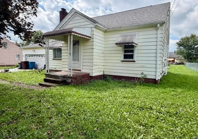 Photo 2 of Sale Pending at 118 Camvet Dr, Campbell, OH 44405 | MLS# 5242869 | Listing updated on 2026-09-13