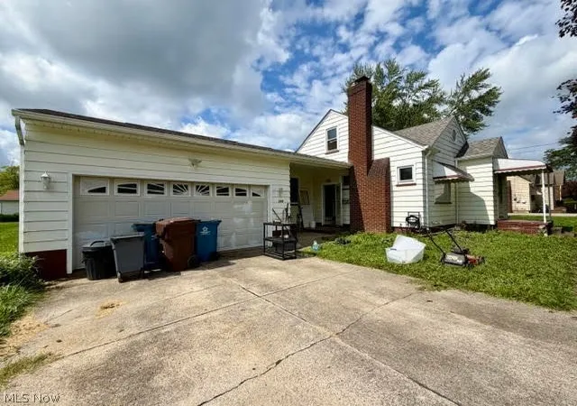 Photo 3 of Sale Pending at 118 Camvet Dr, Campbell, OH 44405 | MLS# 5242869 | Listing updated on 2026-09-13