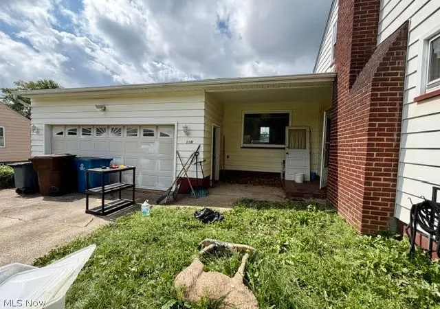 Photo 3 of Sale Pending at 118 Camvet Dr, Campbell, OH 44405 | MLS# 5242869 | Listing updated on 2026-09-13