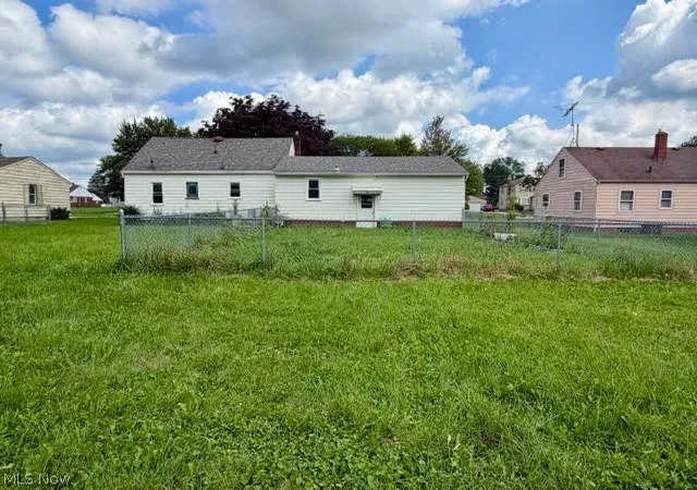 Photo 4 of Sale Pending at 118 Camvet Dr, Campbell, OH 44405 | MLS# 5242869 | Listing updated on 2026-09-13