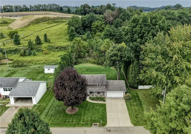 Photo 3 of Sale Pending at 890 Geneva St Sw, Sugarcreek, OH 44681 | MLS# 5242031 | Listing updated on 2026-09-15