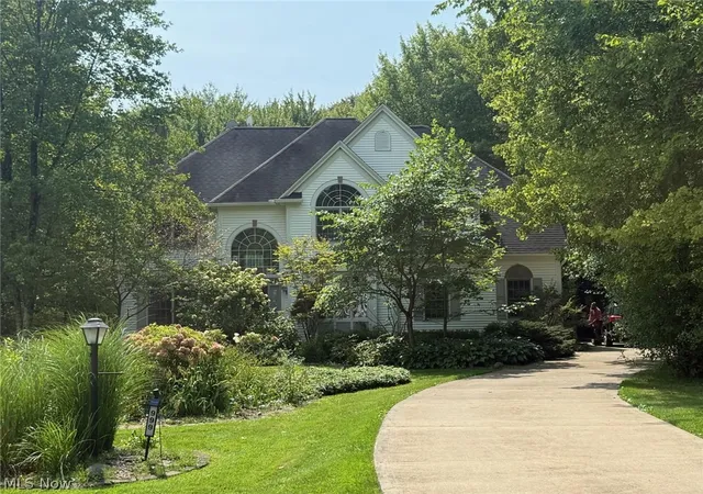 Photo 1 of Sale Pending at 999 Whisperwood Ln, Aurora, OH 44202 | MLS# 5241367 | Listing updated on 2026-09-08