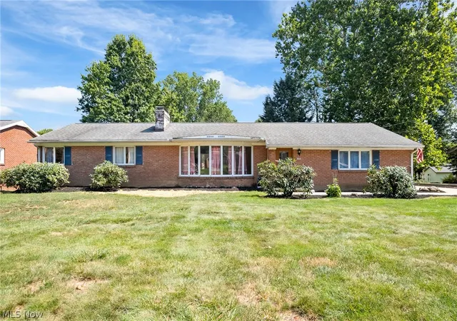 Photo 3 of Single family home for sale at 204 Sutton Ave Ne, North Canton, OH 44720 | MLS# 5242977 | Listing updated on 2026-09-28