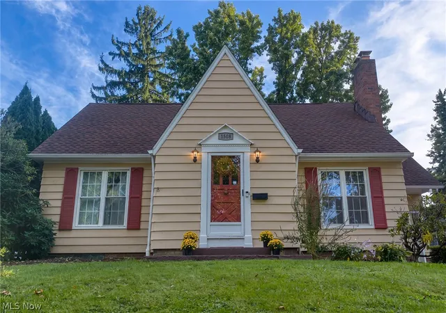 Photo 2 of Sale Pending at 1508 Thornapple Ave, Akron, OH 44301 | MLS# 5241409 | Listing updated on 2026-09-12