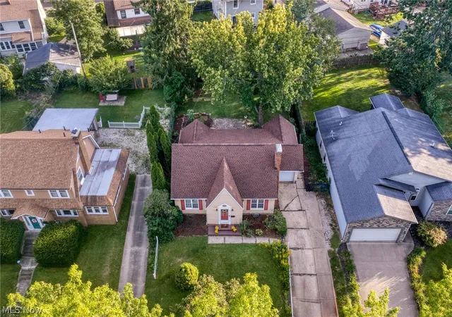Photo 3 of Sale Pending at 1508 Thornapple Ave, Akron, OH 44301 | MLS# 5241409 | Listing updated on 2026-09-12