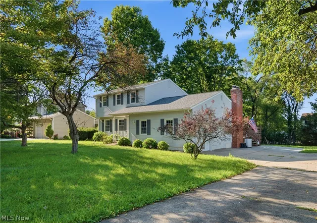 Photo 3 of Single family home for sale at 3150 Heatherbrae Dr, Youngstown, OH 44514 | MLS# 5242946 | Listing updated on 2026-09-09